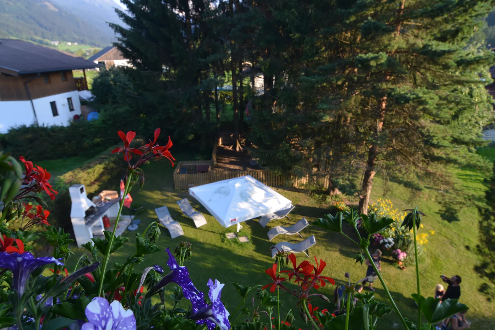 Garden with sun loungers and barbecue at the holiday farm