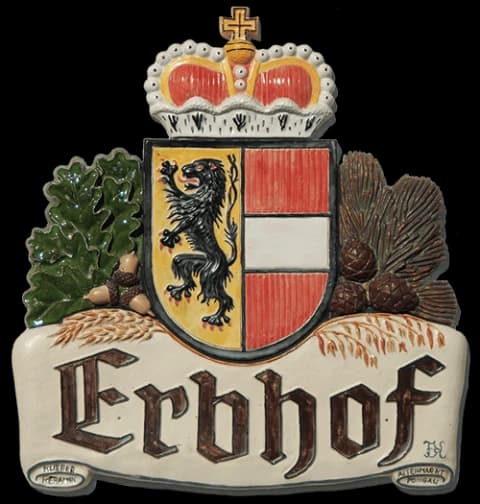 Erbhof-Wappen mit Krone, Salzburger Landeswappen, Eichenlaub und Tannenzweigen