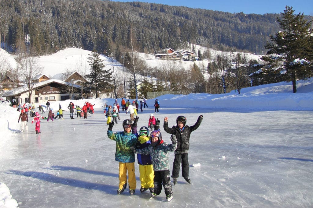 Eislaufen im Winterurlaub in Radstadt, Salzburger Land