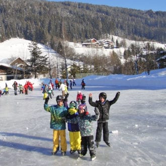 Eislaufen im Winterurlaub in Radstadt, Salzburger Land