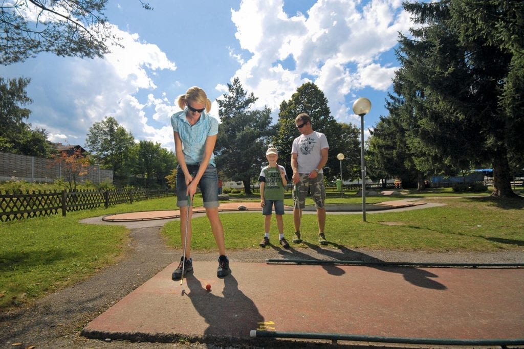 Minigolf im Sommerurlaub in Radstadt, Salzburger Land